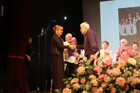 Aktualna zborovodkinja Anamarija Surina in častni zborovodja Dimitrij Grlj